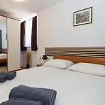 One-bedroom 18 Apartment *