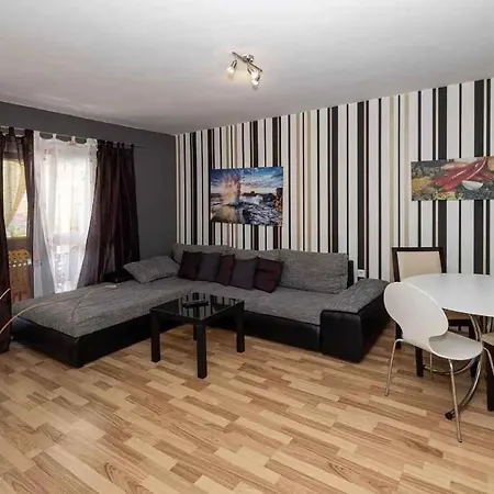 One-bedroom 18 *