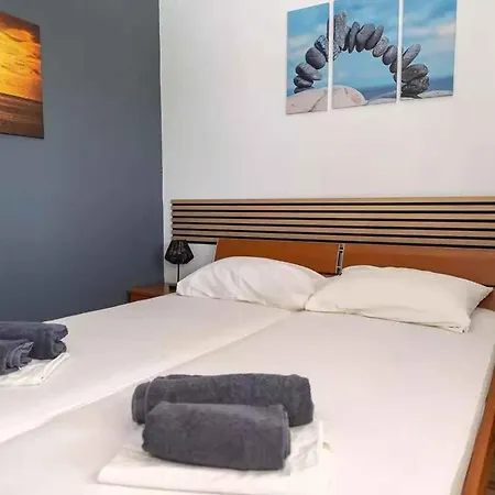 One-bedroom 18 *