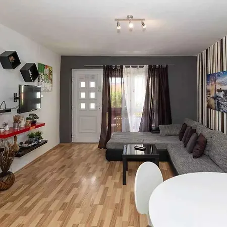 شقة One-bedroom 18 تْسْغيكفانِتْسا