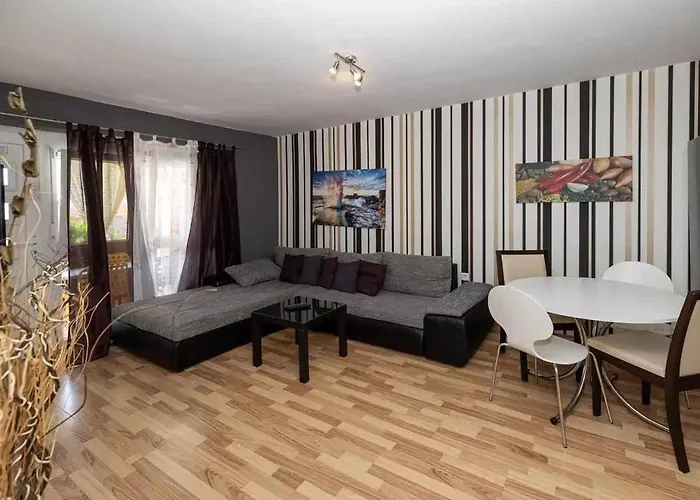 One-bedroom 18 *